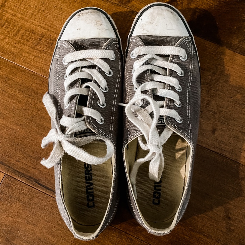 Grey low top converse size 7